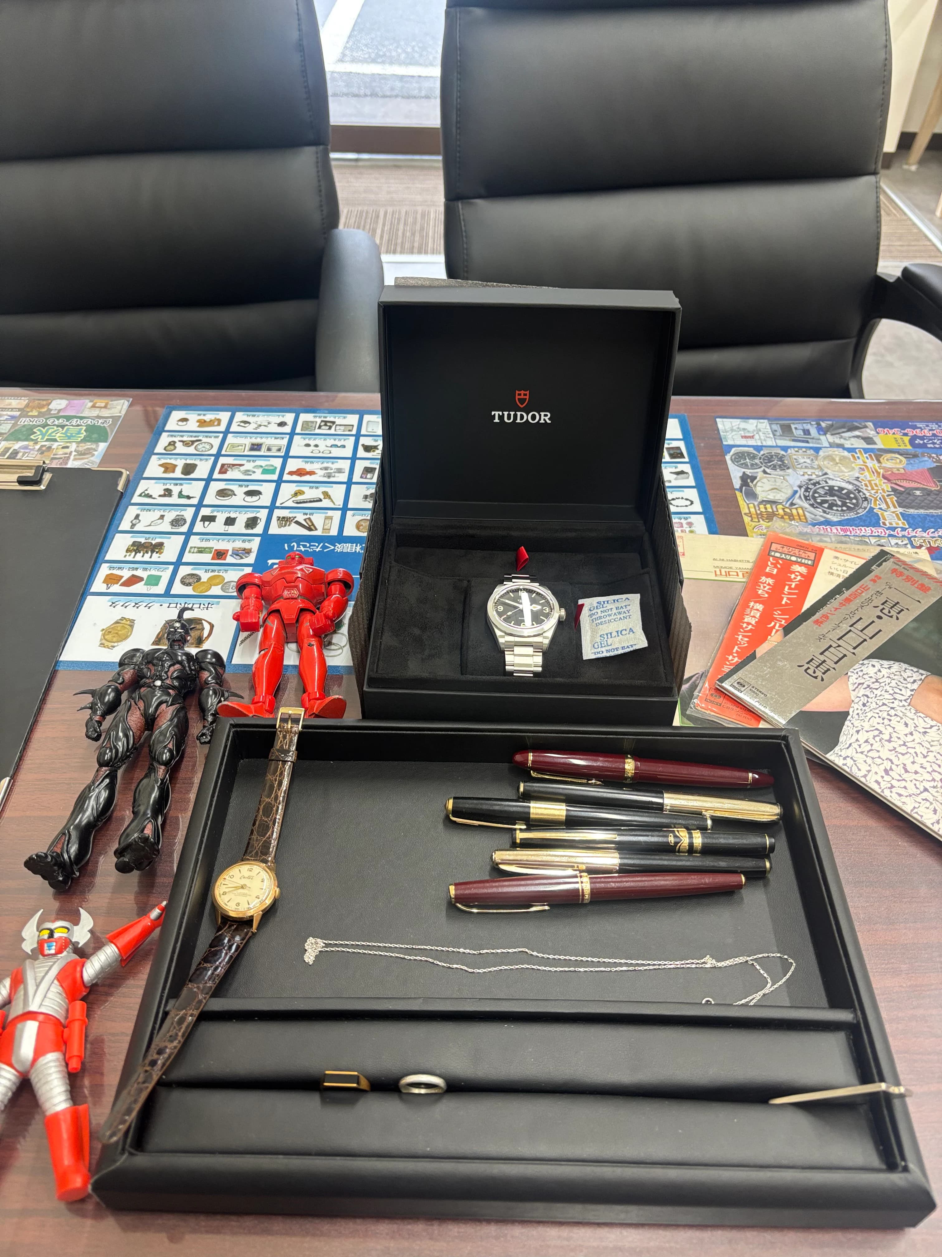 三木市・篠山市・西脇市よりご来店!TUDOR・万年筆・14K時計・超合金・レコードなど幅広く買取しました のサムネイル