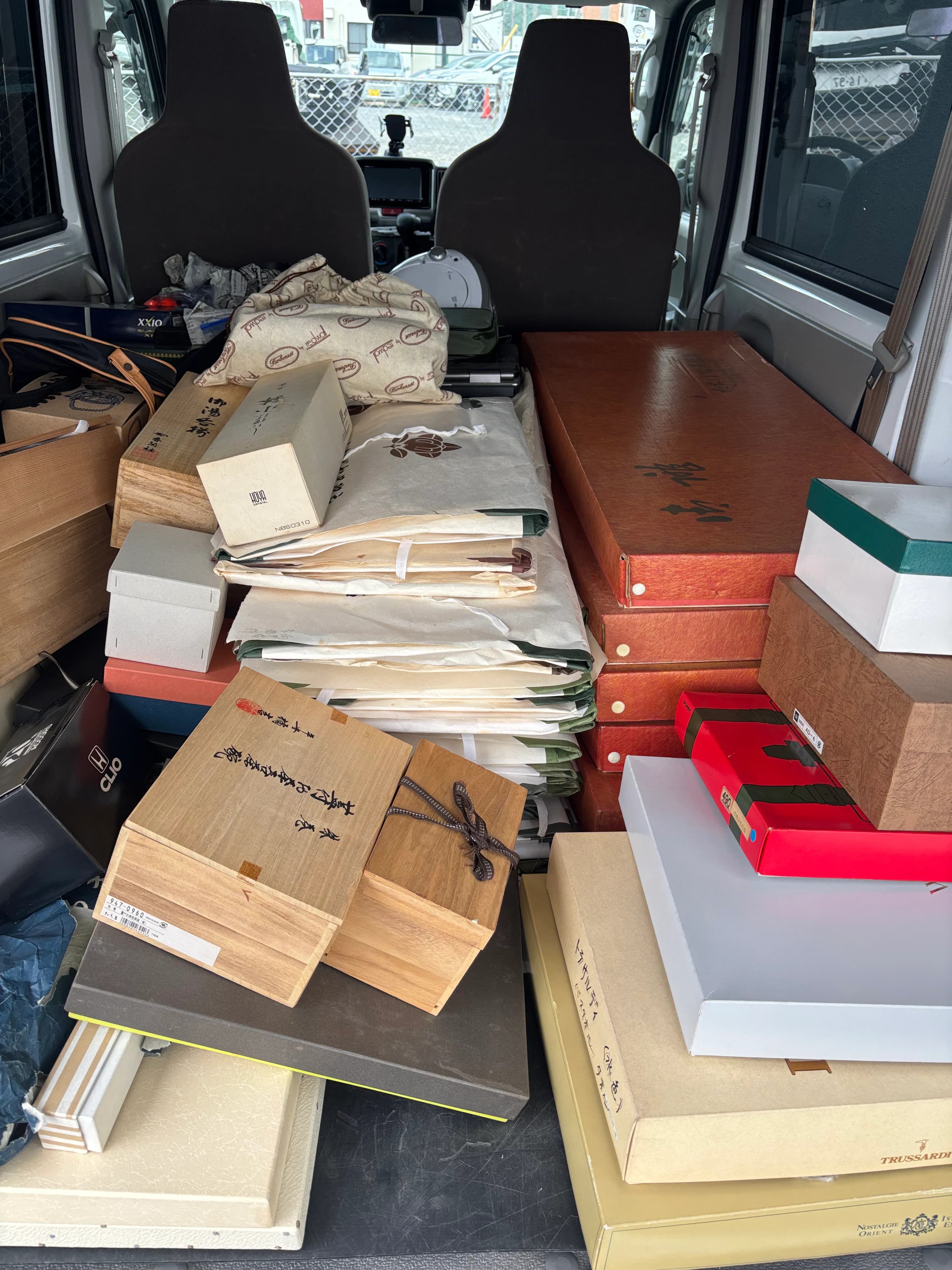 加古川市で出張買取|着物・贈答品・時計・貴金属など大量にお買取いたしました! のサムネイル