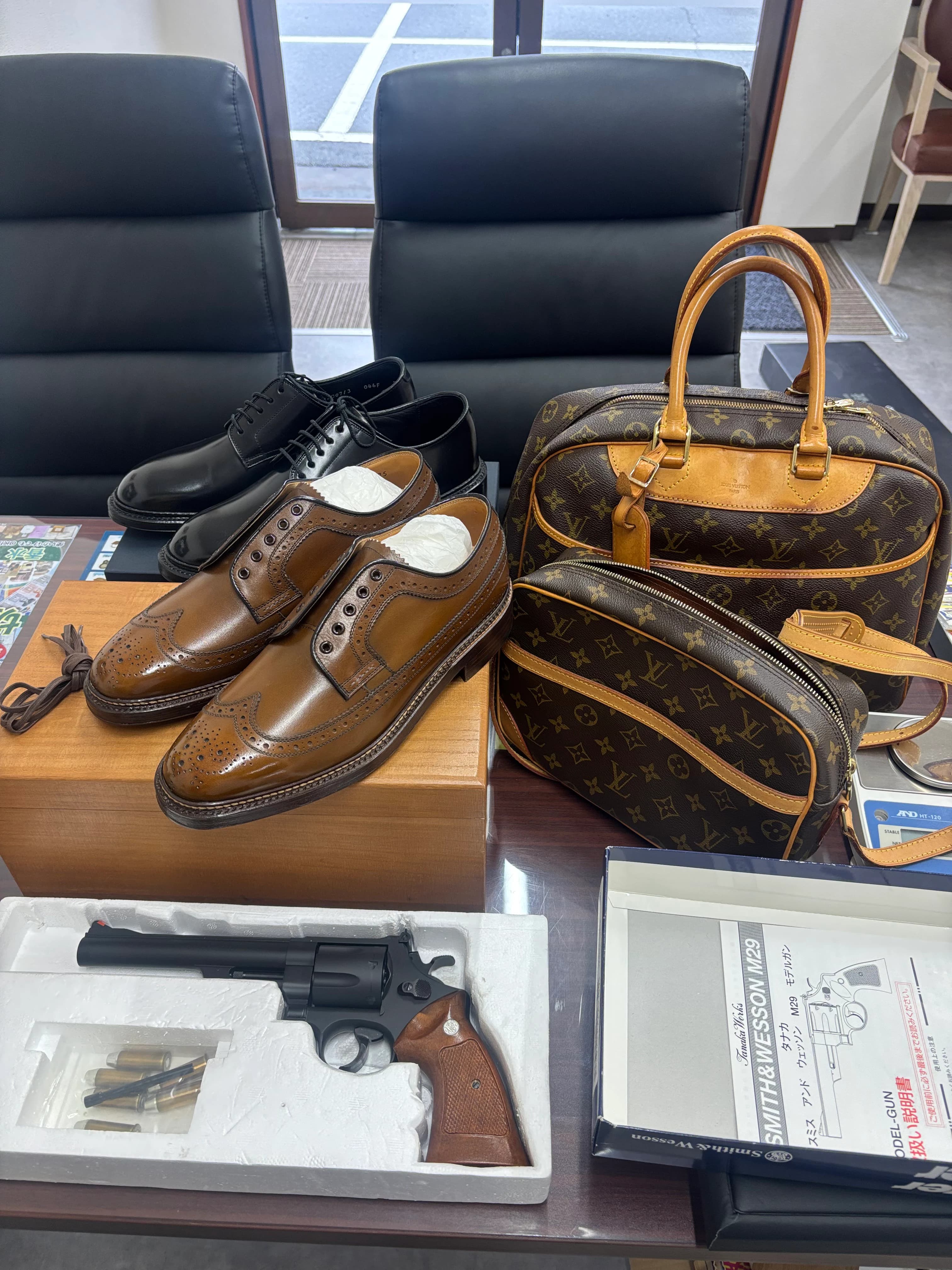 タナカのモデルガン・REGALの革靴・ルイヴィトンのバッグなど買取しました! のサムネイル