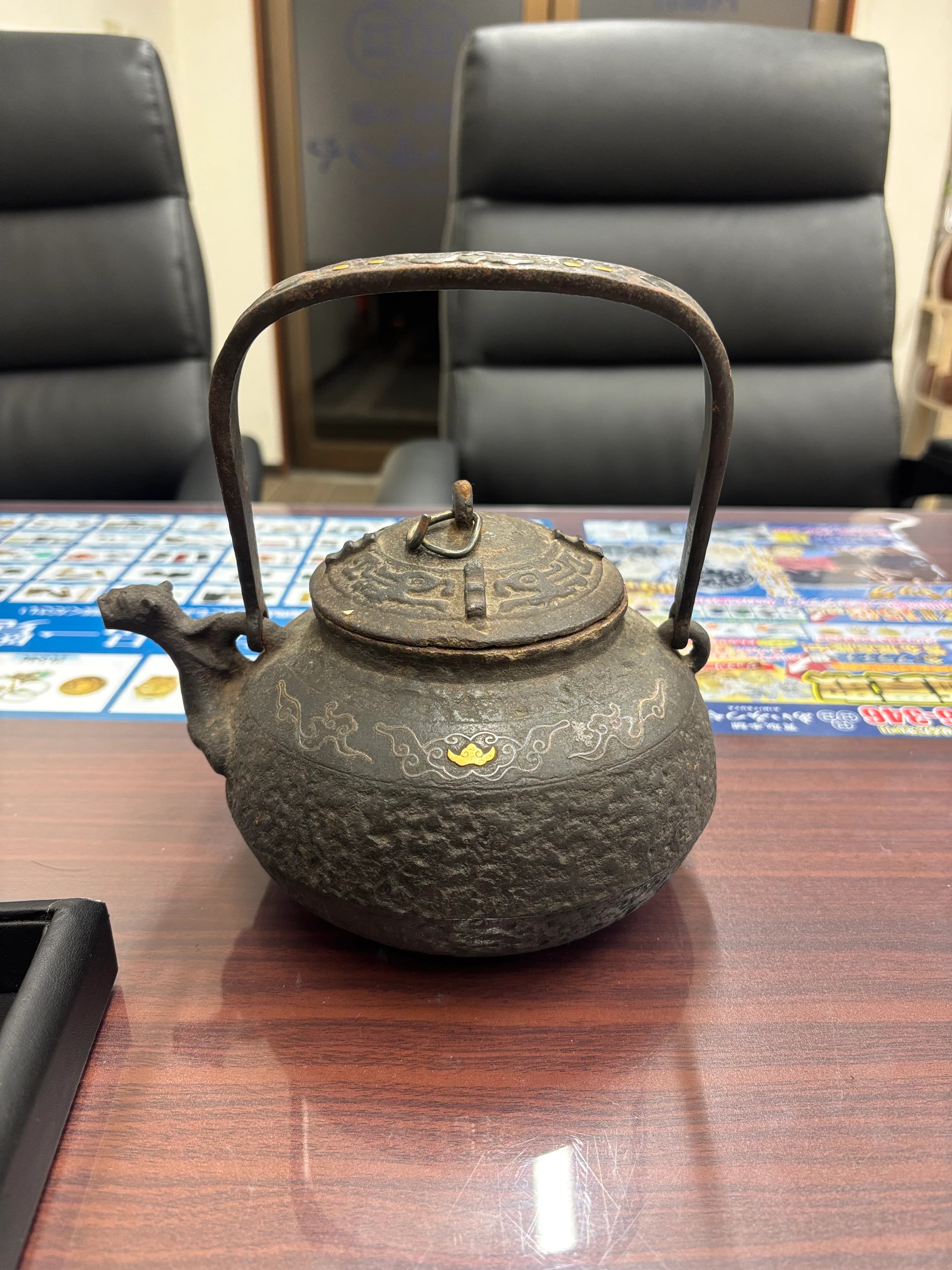 多可町で金寿堂の鉄瓶を高価買取】獣口・金象嵌が施された希少な鉄瓶をお買取りしました! のサムネイル