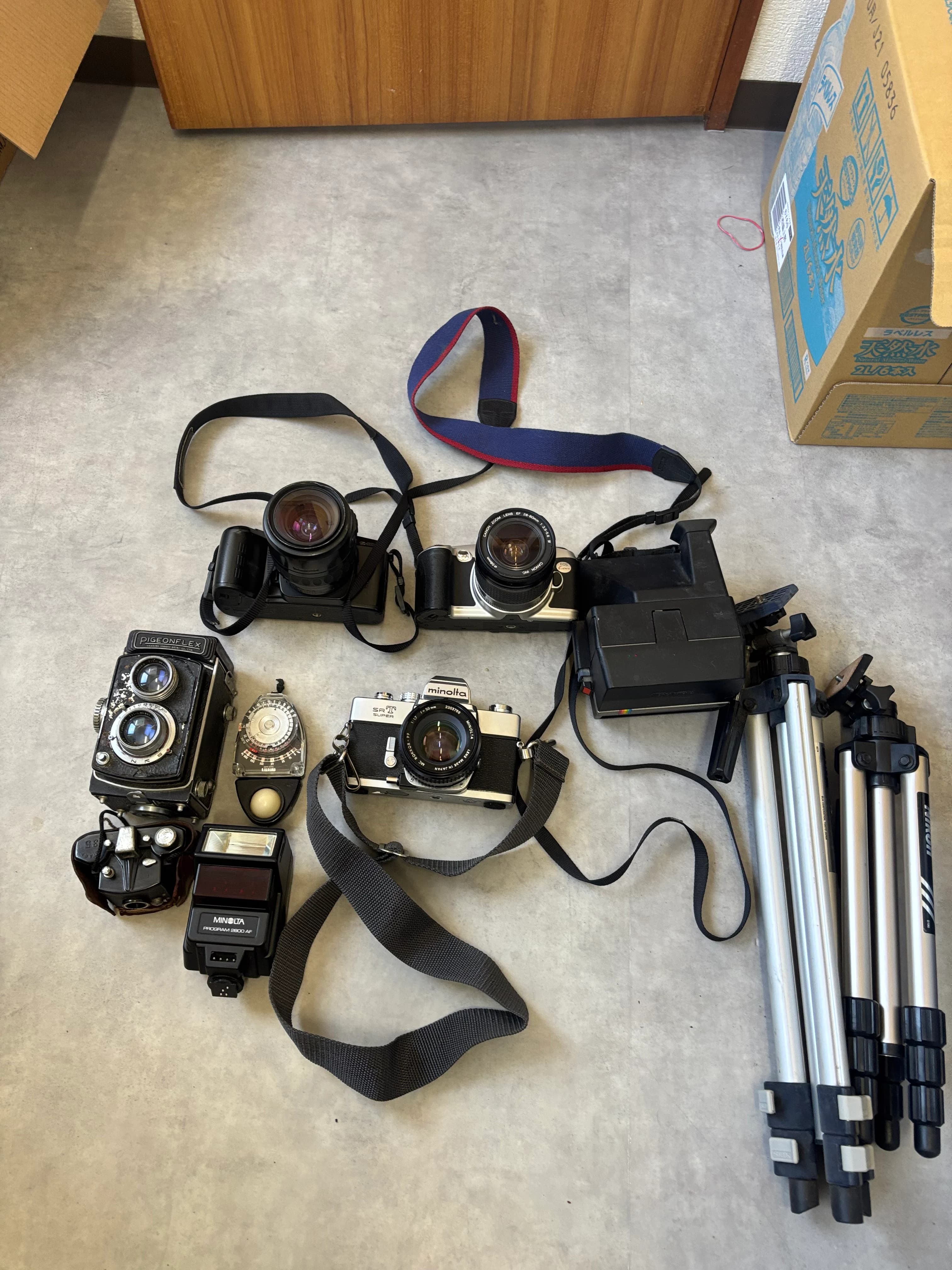 西脇市でカメラを売るならあいみつや!フィルムカメラ・二眼レフをまとめて買取 のサムネイル