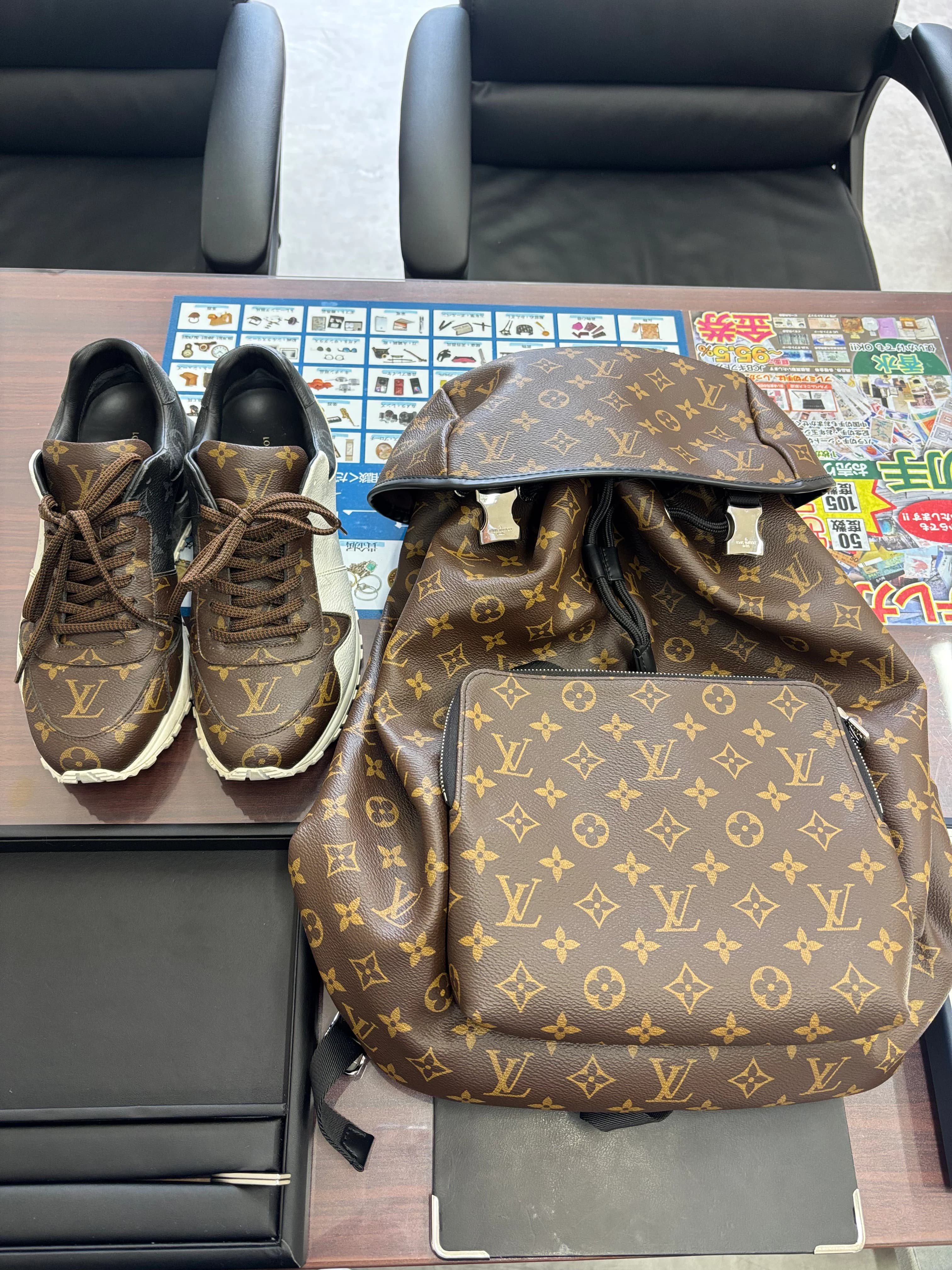 加東市のお客様よりルイヴィトンのバックパック・スニーカーをお買取りしました|買取本舗あいみつや のサムネイル